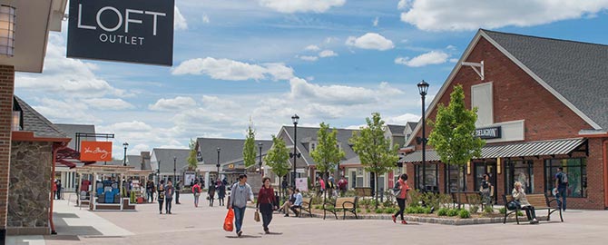 Woodbury Common Premium Outlets 2023 info and deals