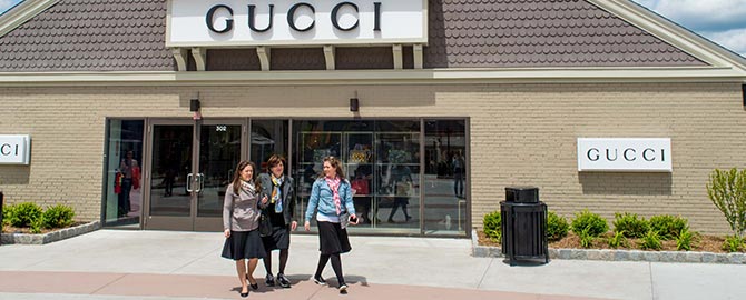 Woodbury Commons Outlet Mall Shopping Tour in NYC - Hellotickets